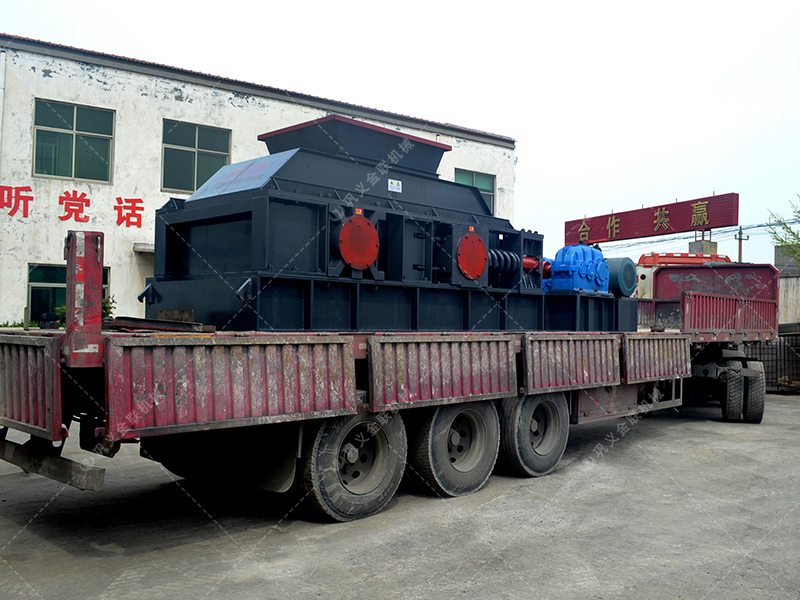 時(shí)產(chǎn)100噸瓜米石對(duì)輥制砂機(jī)多少錢(qián)？