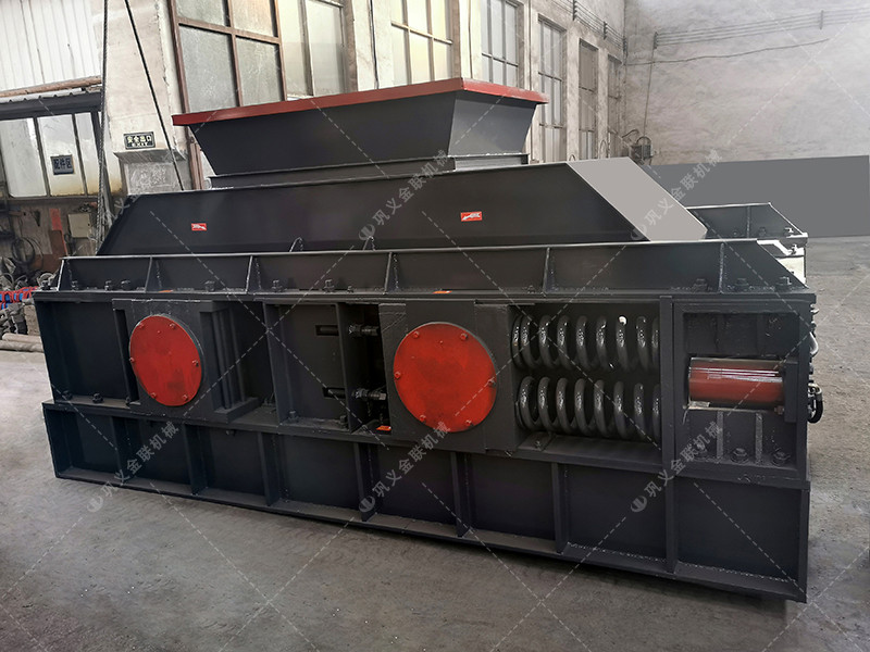 1500x1000大型液壓對輥破碎設(shè)備發(fā)貨圖片