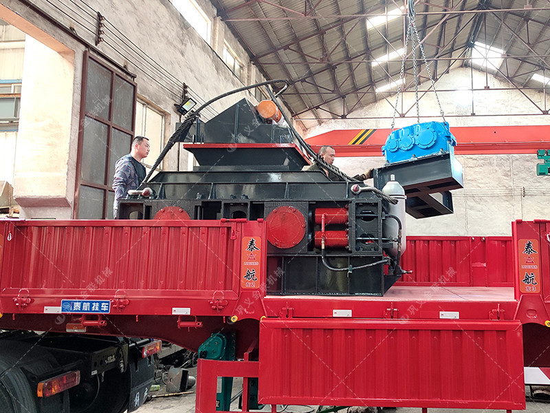 1000x700中型液壓對輥破碎機設備發(fā)貨