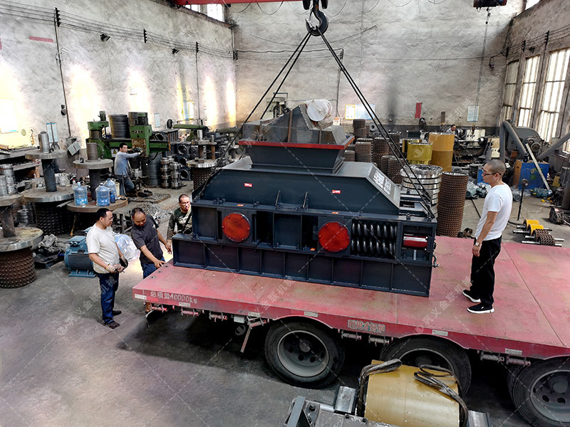 1200x800大型直連式對輥制砂機發(fā)貨圖片 1200x800大型直連式對輥制砂機發(fā)貨圖片