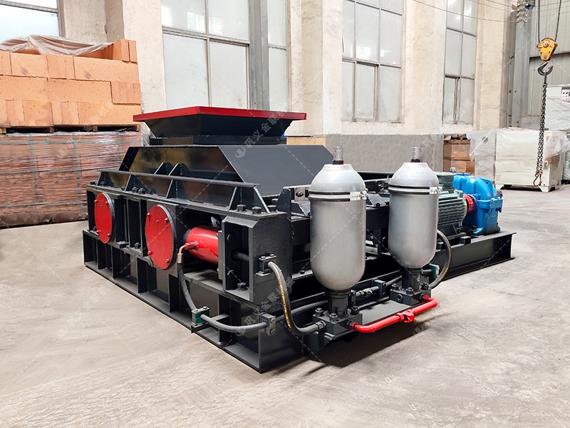 如何正確操作石英石對(duì)輥制砂機(jī)以提高生產(chǎn)效率？