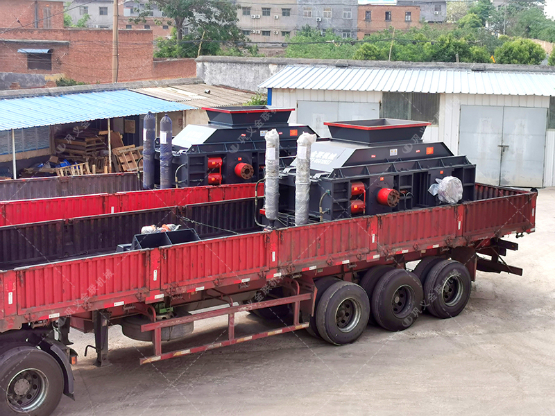 時產(chǎn)100噸和200噸的石灰石生產(chǎn)線，選擇的液壓對輥制砂機有何不同？